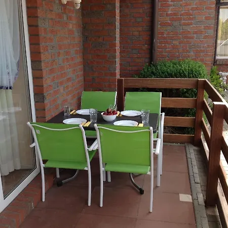 Helle Erdgeschossferienwohnung Mit Sonniger Terrasse *