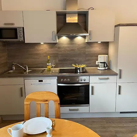 Helle Erdgeschossferienwohnung Mit Sonniger Terrasse